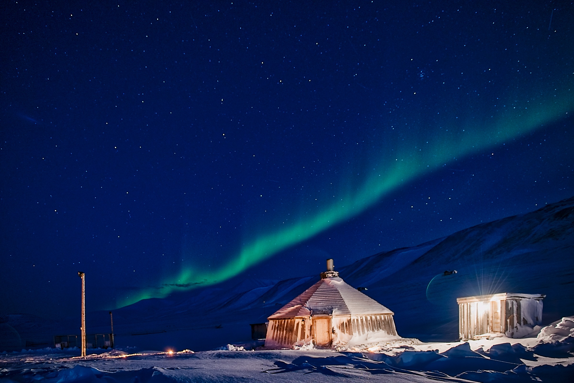 Nordlys_over_Camp_Barentz_HGS_14687_Foto_Agurtxane_Concellon (1)